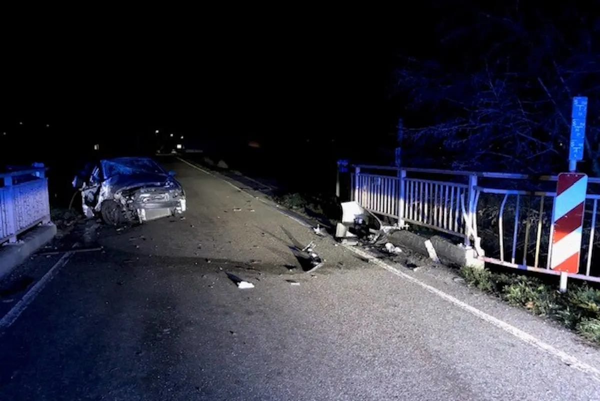 Unfall  bei Freckenfeld – Betrunken gegen Brückensockel gekracht
