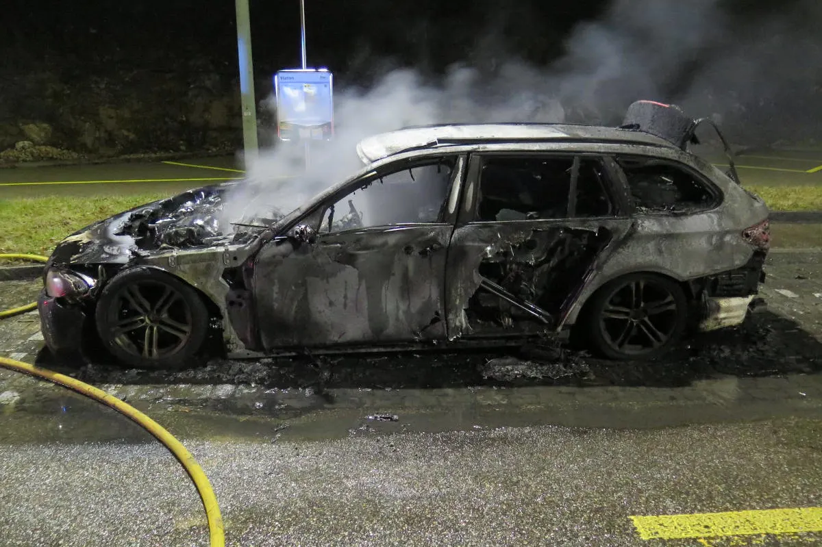 Laufen BL – Personenwagen bei Brand vollends zerstört