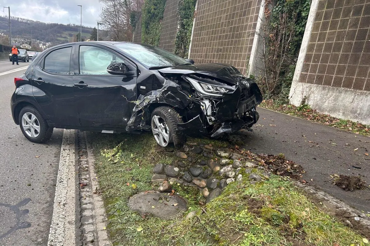 Döttingen AG – Heftige Auffahrkollision zwischen zwei Autos