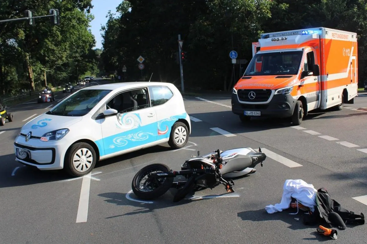 Rösrath – Verkehrsunfall mit schwer verletztem Motorradfahrer