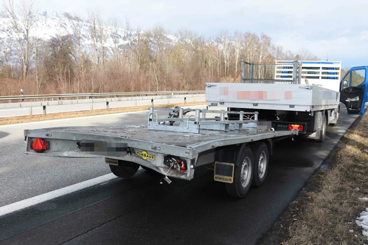 Buchs SG - Alkoholisierter Autofahrer fährt in Lastwagen