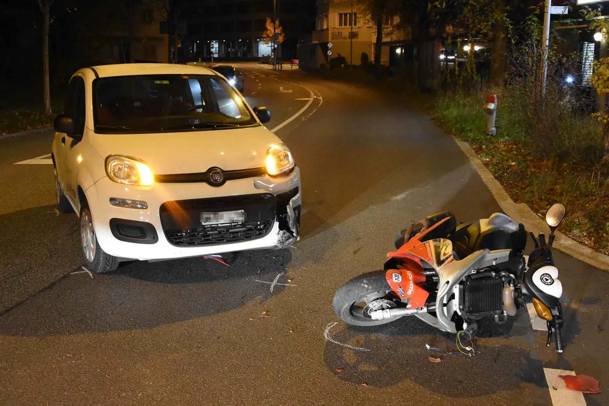 Unfall in Buchs SG - 17-jährige Motorradfahrerin von Auto erfasst
