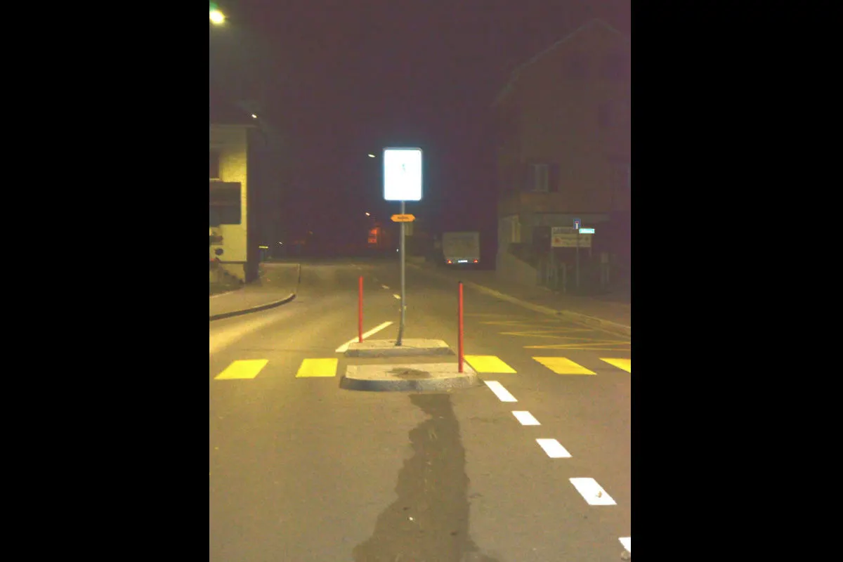 Urnäsch AR - Abgelenkter Autofahrer baut Selbstunfall