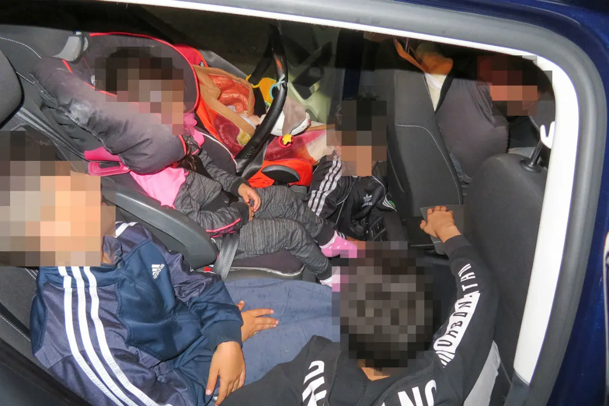5 Kinder im Rückraum und mit 190 km/h vor der Polizei geflüchtet!