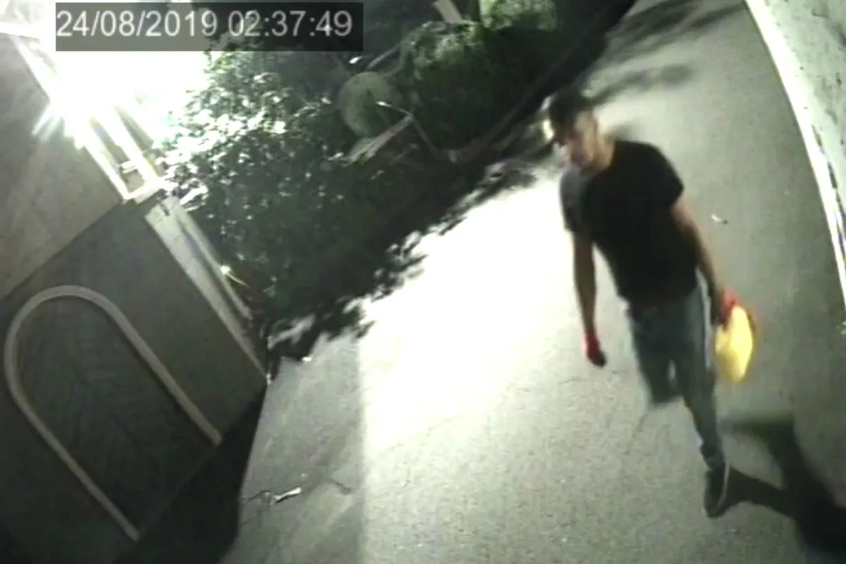 Siegburg - Hier wird Brandstiftung vermutet - wer erkennt diesen Mann?