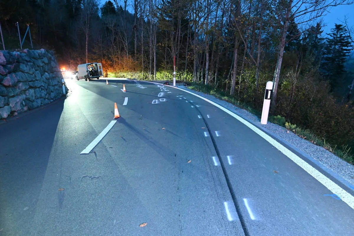 Mühlrüti SG – Mit Motorrad Abhang hinabgestürzt – 22-Jähriger schwer verletzt
