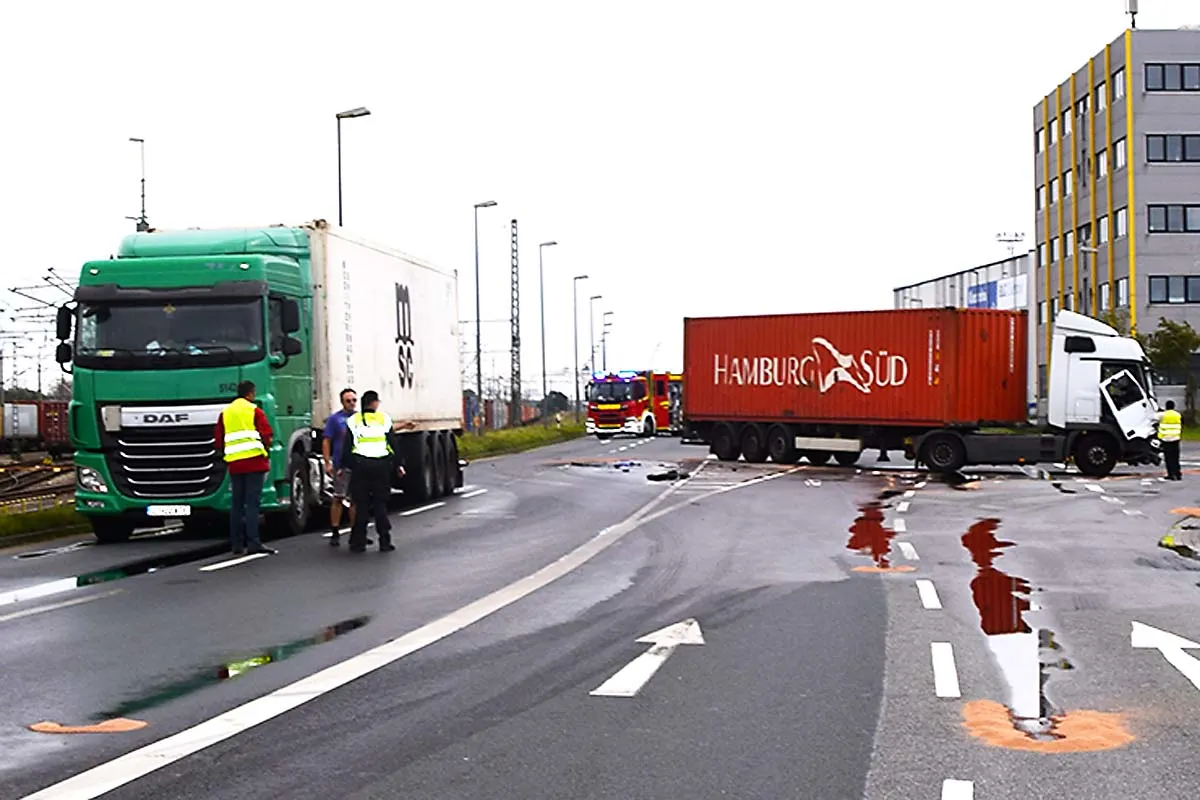 Bremerhaven - Sattelzüge zusammengestoßen