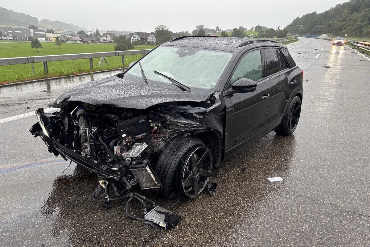 Gossau SG - Im starken Regen verunfallt