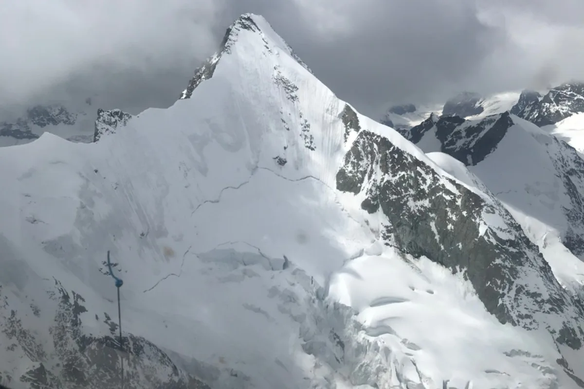 Zinal VS - 21-Jähriger stürzt am Obergabelhorn hunderte Meter in die Tiefe und verletzt sich tödlich