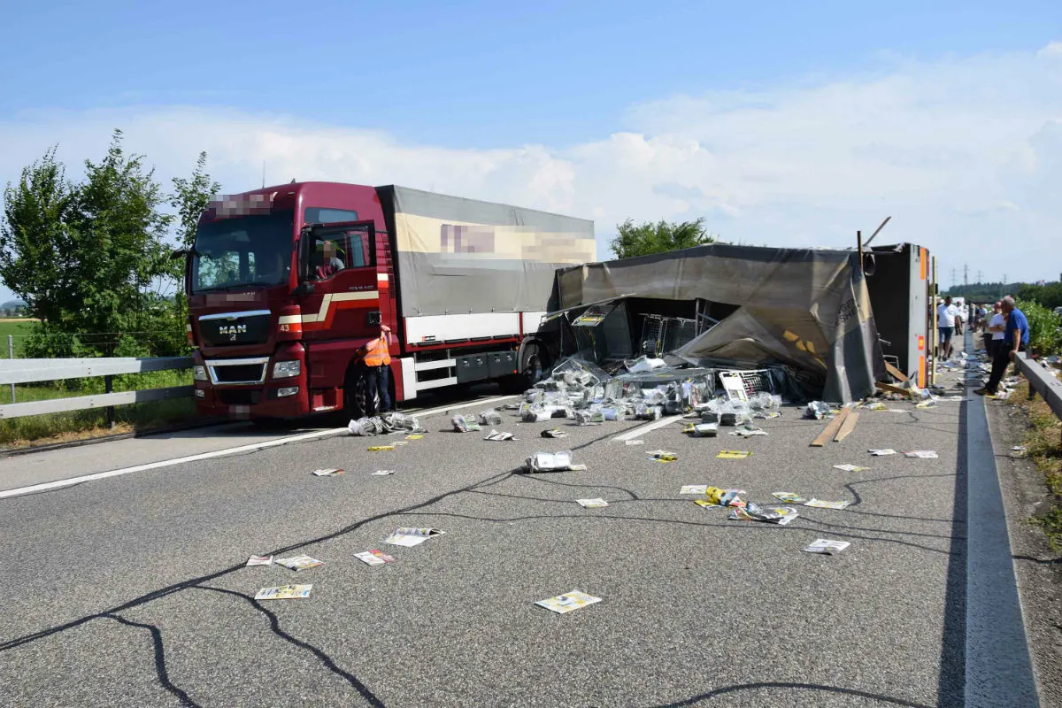 A1/Subingen SO - Lastwagenanhänger umgekippt
