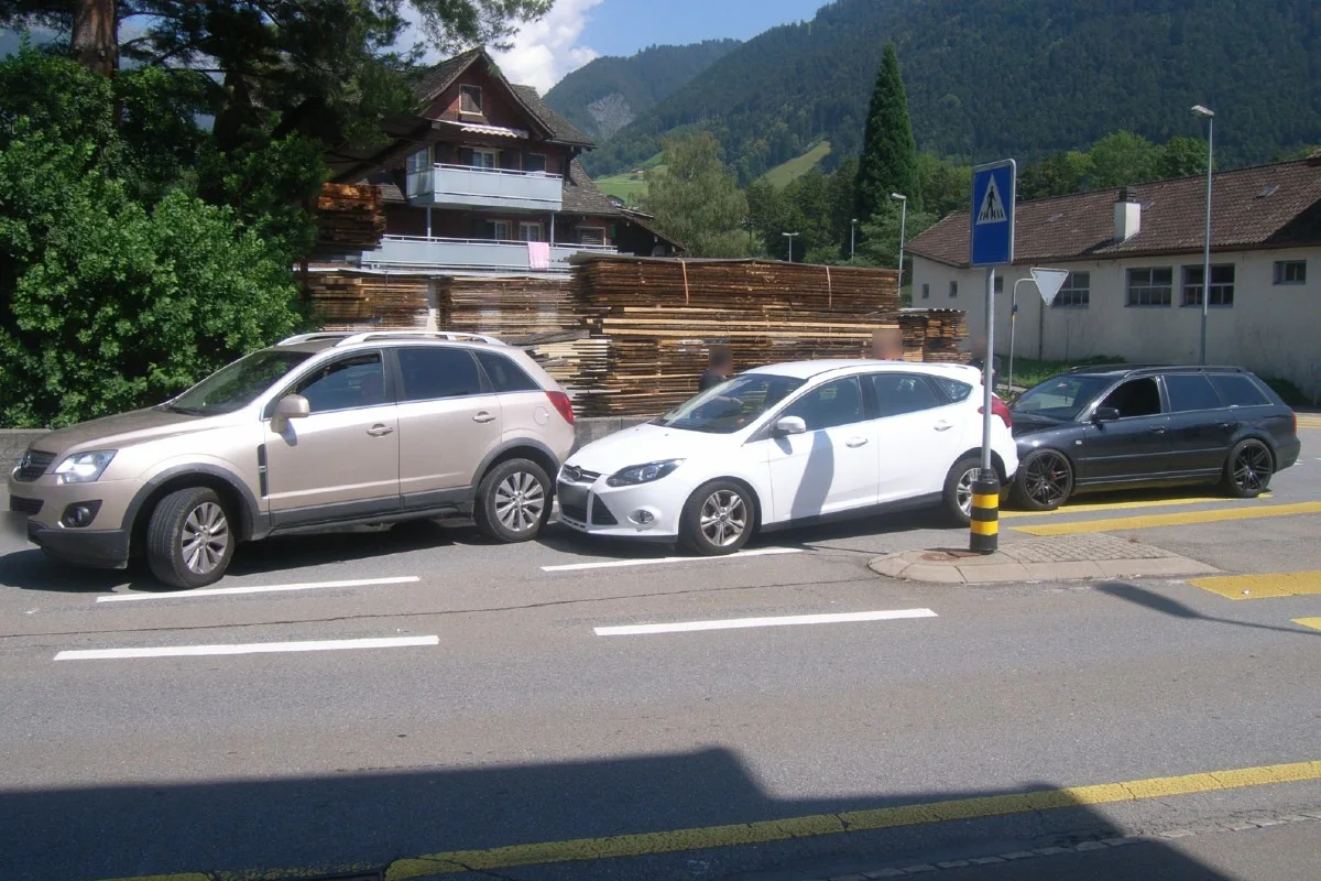 Altdorf UR - Auffahrkollision mit drei Autos - viel Blechschaden