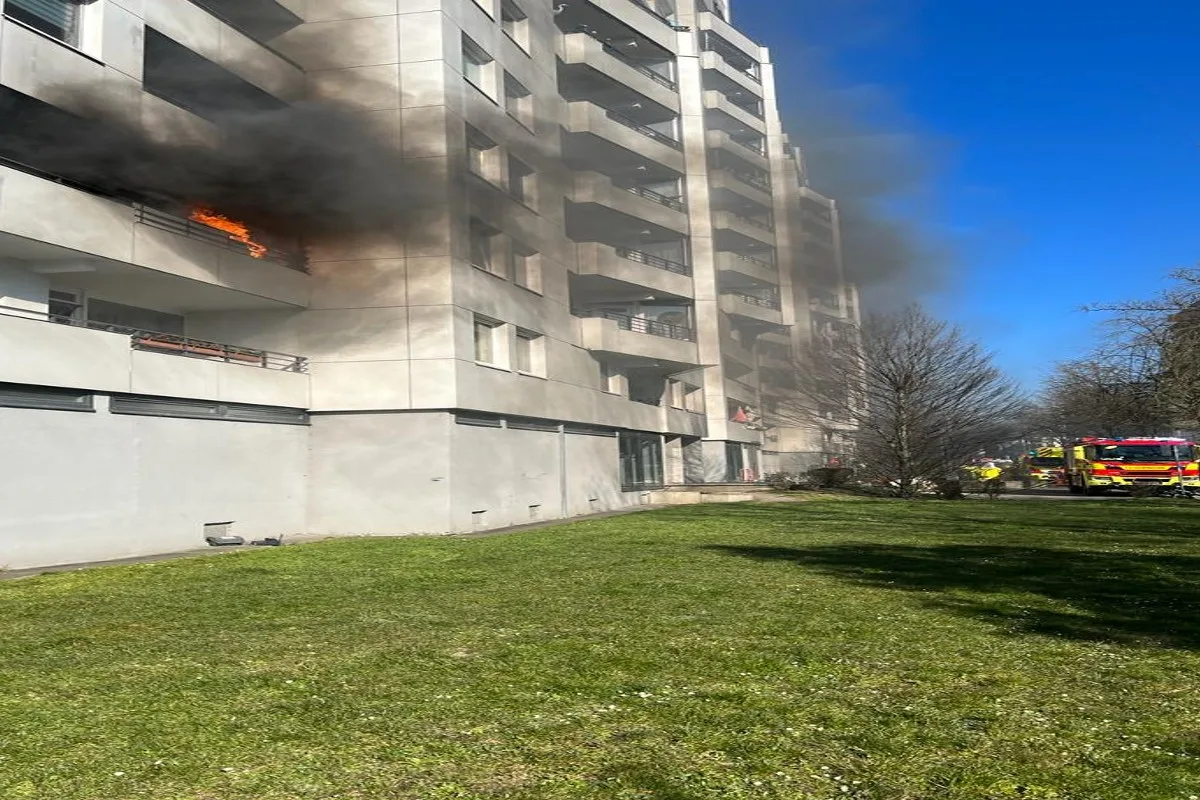Ratingen - Balkonbrand im Hochhaus