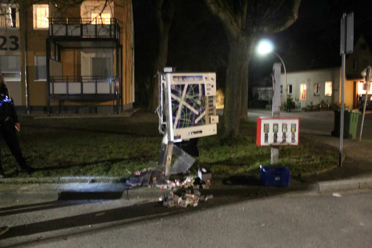 Kamen - Zigarettenautomat mit Feuerwerkskörper gesprengt