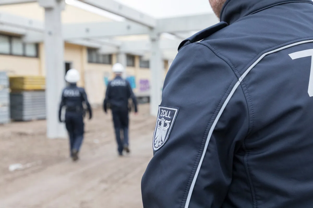 Weinstadt BW – Vier Arbeitnehmer ohne Arbeitserlaubnis in Dachdeckerbetrieb