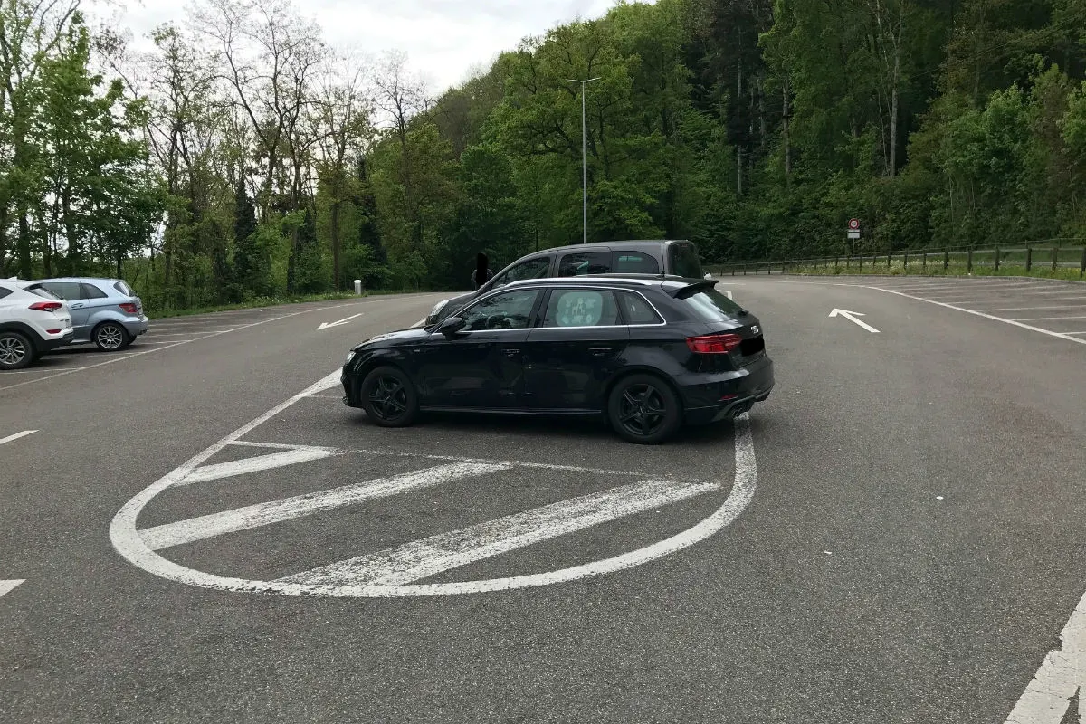 Neuhausen am Rheinfall SH - Pflichtwidriges Verhalten nach Kollision - Zeugenaufruf