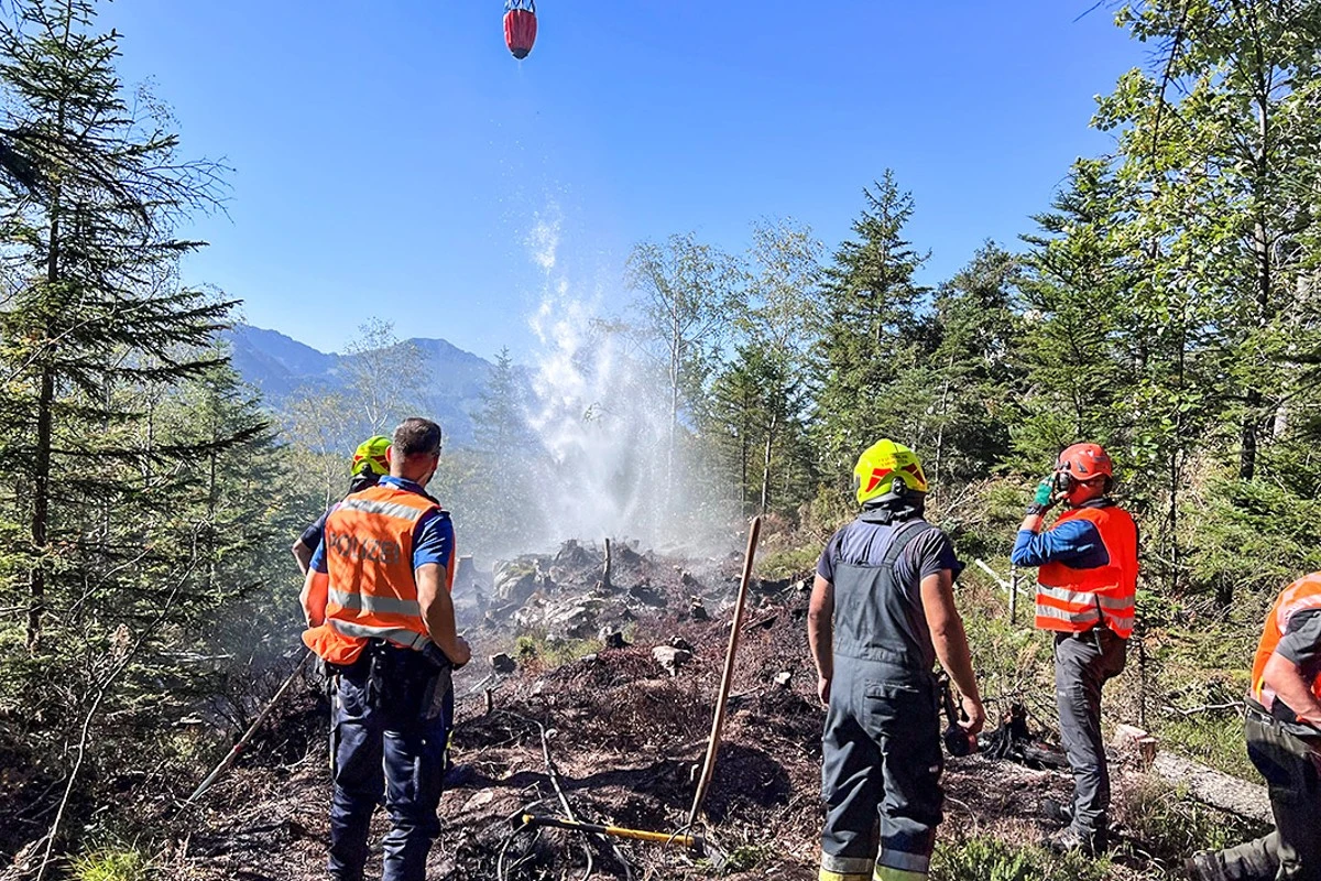Emmetten NW - Flächenbrand im Brennwald entdeckt