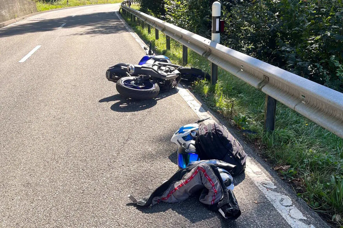 Untereggen SG - Sturz mit dem Motorrad 