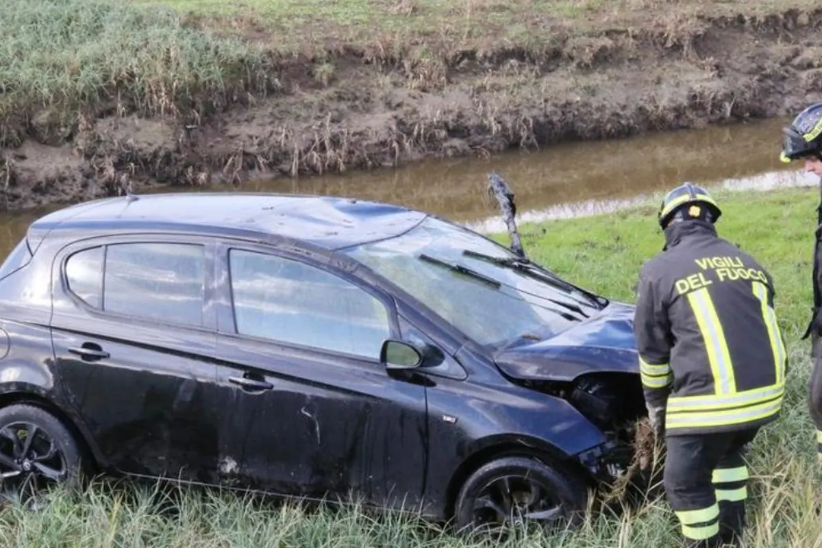 Bientina (IT) - Zwei Frauen können sich nach dem Unfall nicht aus dem Auto befreien und sterben