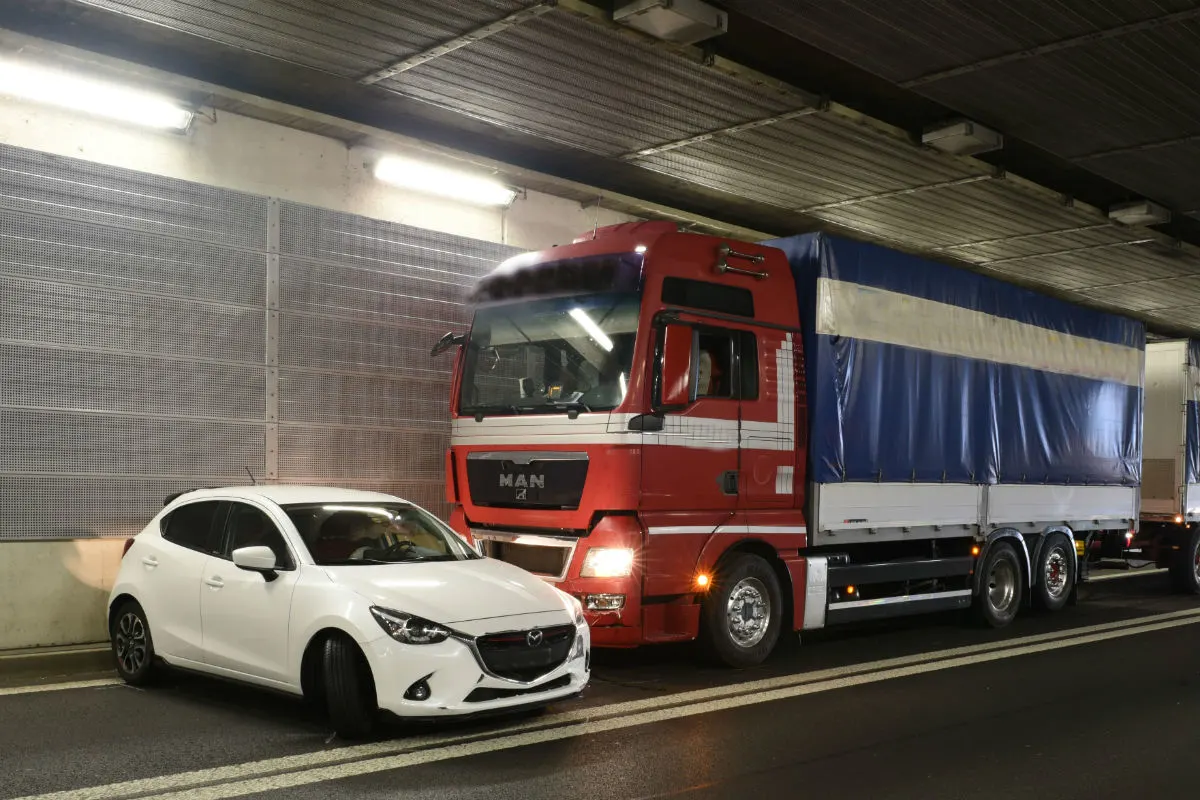 A2/Luzern LU - Auto kollidiert mit Anhängerzug 