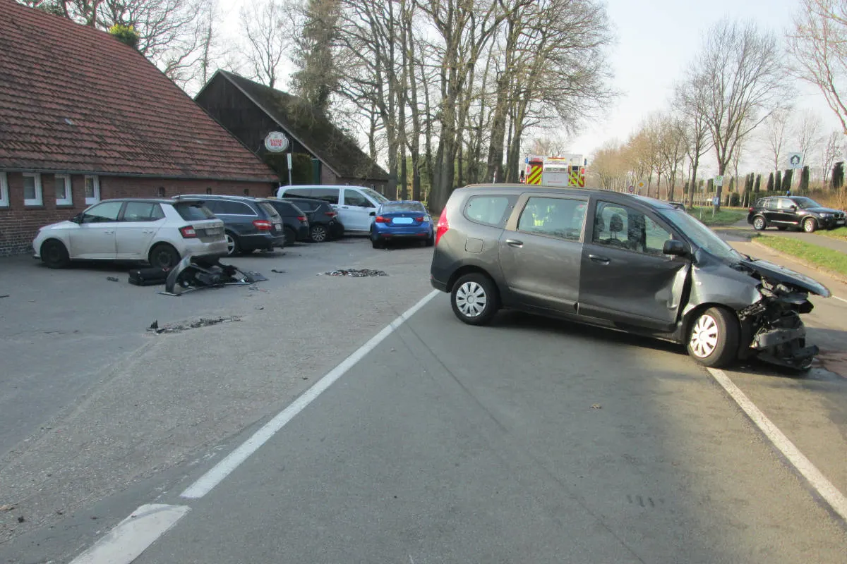 Oldenburg – Unfall mit sechs beteiligten Fahrzeugen, drei Verletzten und hohem Sachschaden