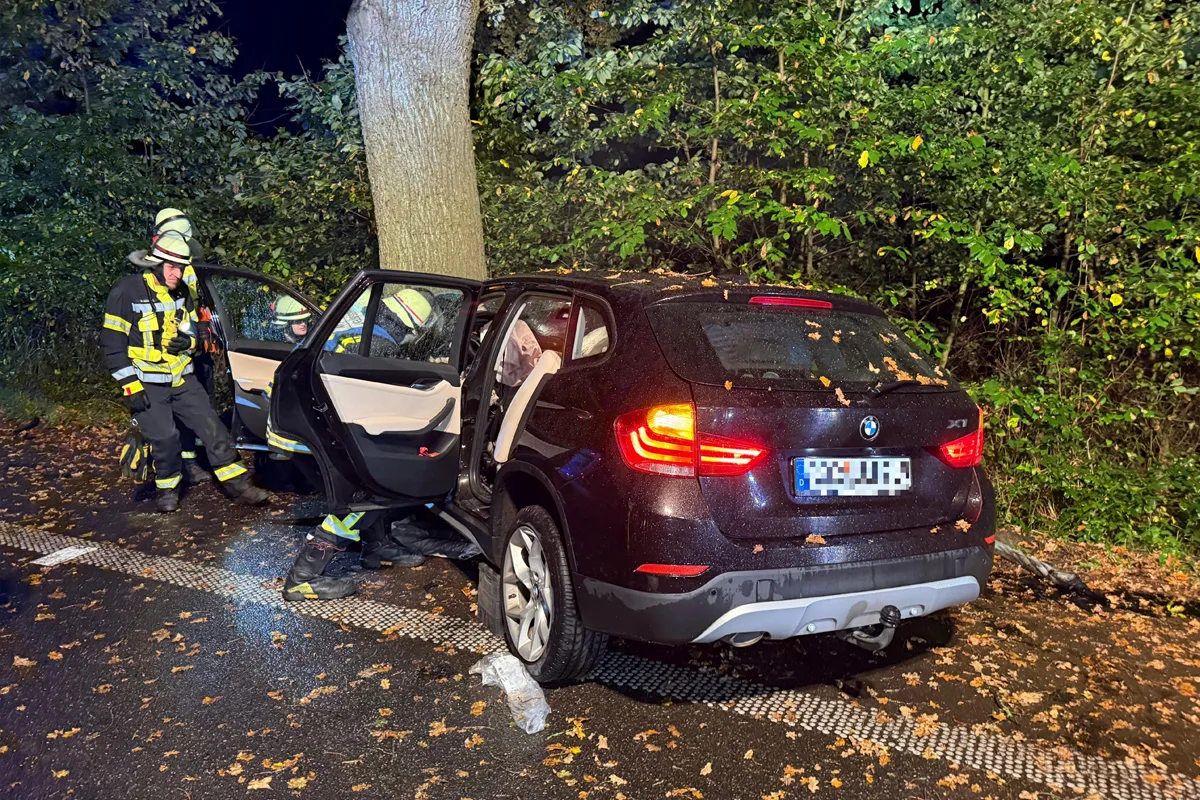 Schermbeck NW – Autofahrer bei Unfall eingeklemmt und verletzt