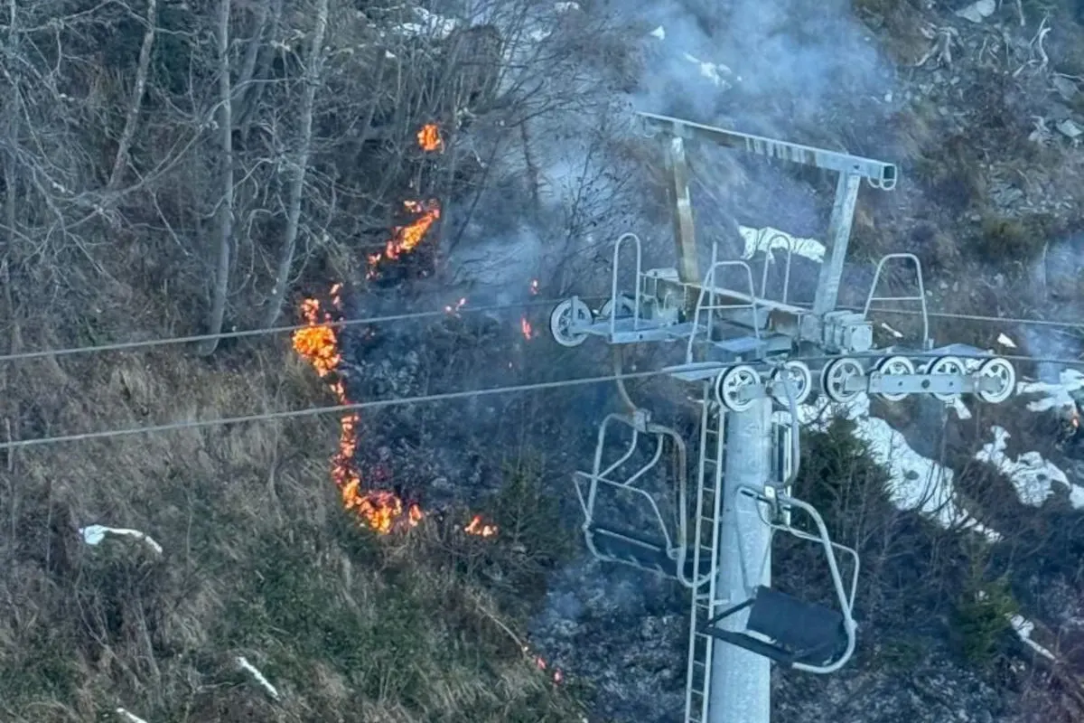 Fügen – Feuerwehr und Libelle Tirol bei Waldbrand im Einsatz