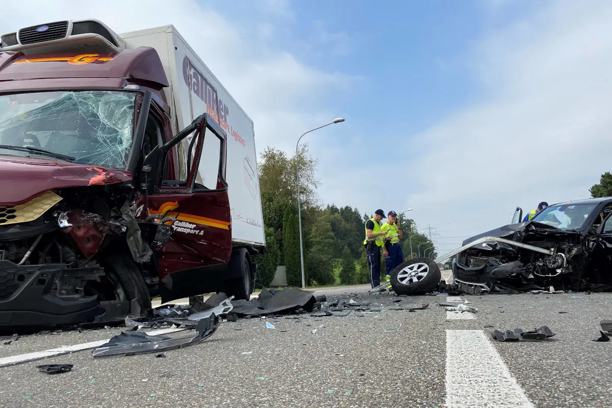 Unfall in Oftringen AG – Heftige Kollision auf Gegenfahrbahn