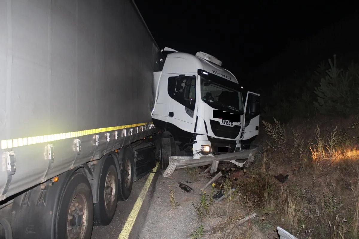 Kaiserslautern - Unfall im Baustellenbereich - Sattelzug durchbricht Schutzplanken