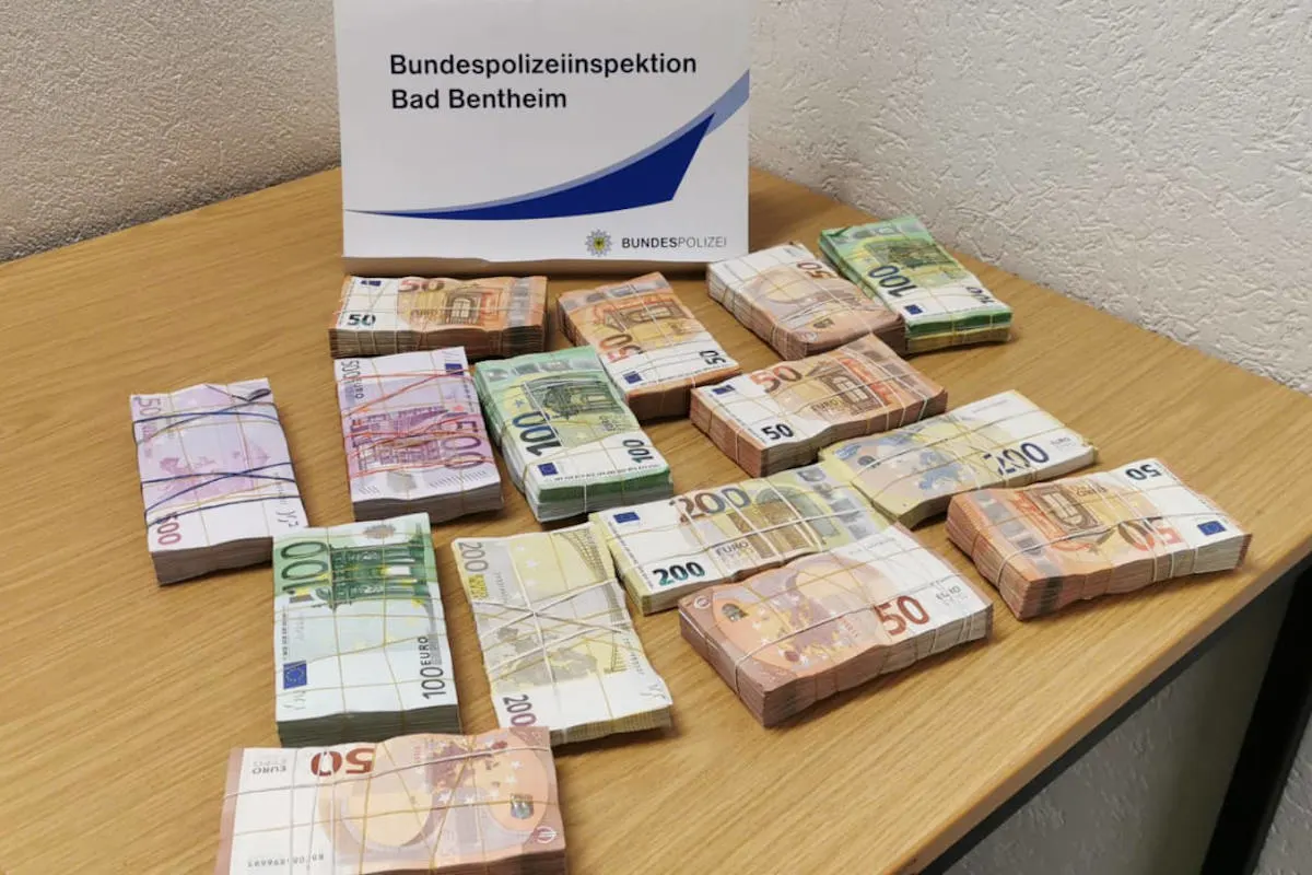 A30 Bad Bentheim – Bargeldschmuggel: 400.000 Euro durch Bundespolizei sichergestellt