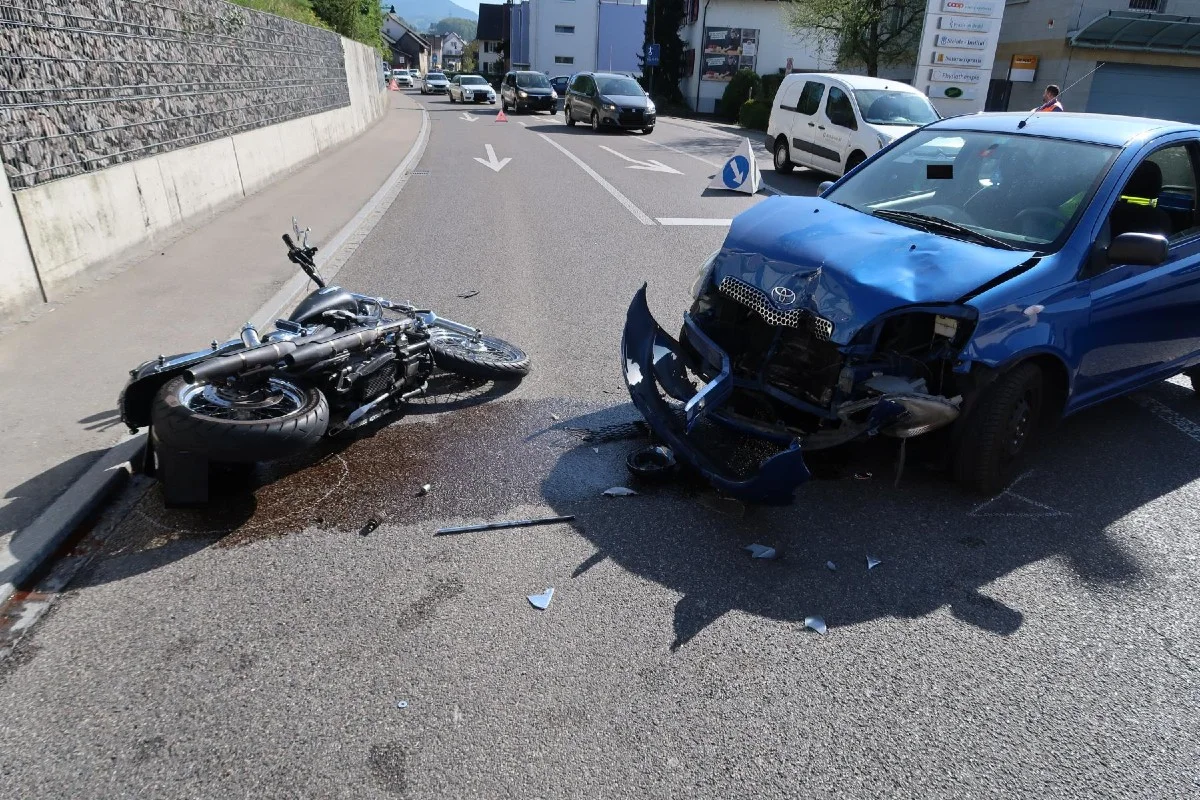 Bubendorf BL - Motorrad übersehen - Unfall mit einer verletzten Person