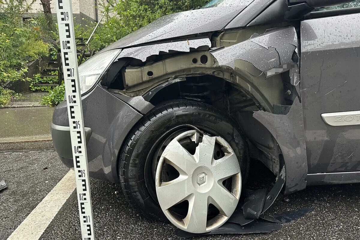 St.Gallen – Fahrunfähiger Autofahrer flüchtet nach Unfall