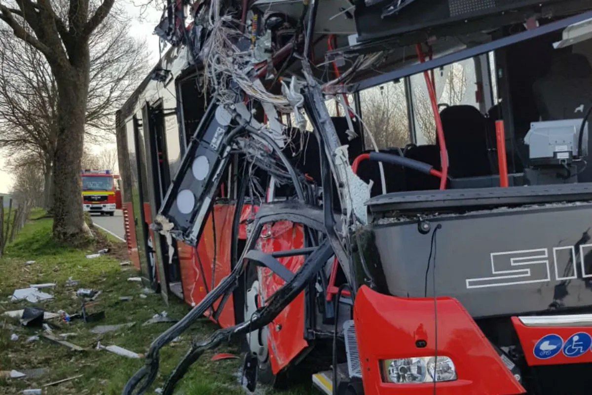Schwerer Busunfall - 30 Verletzte!