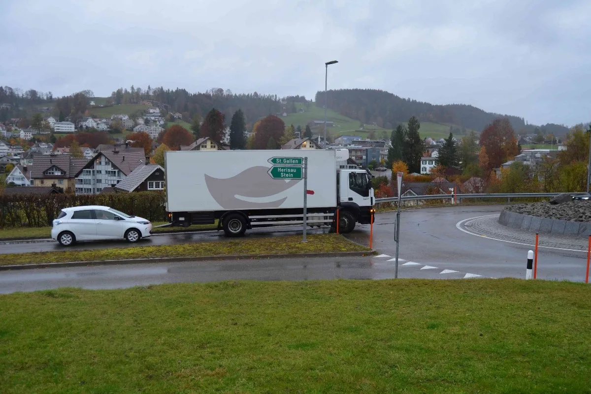 Teufen AR – Sachschaden beim Rückwärtsfahren