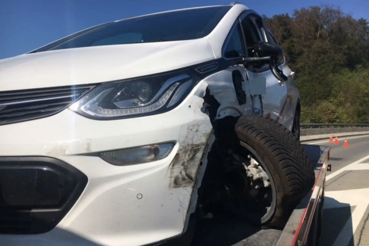 Lupfig AG - Kontrolle über Fahrzeug verloren 