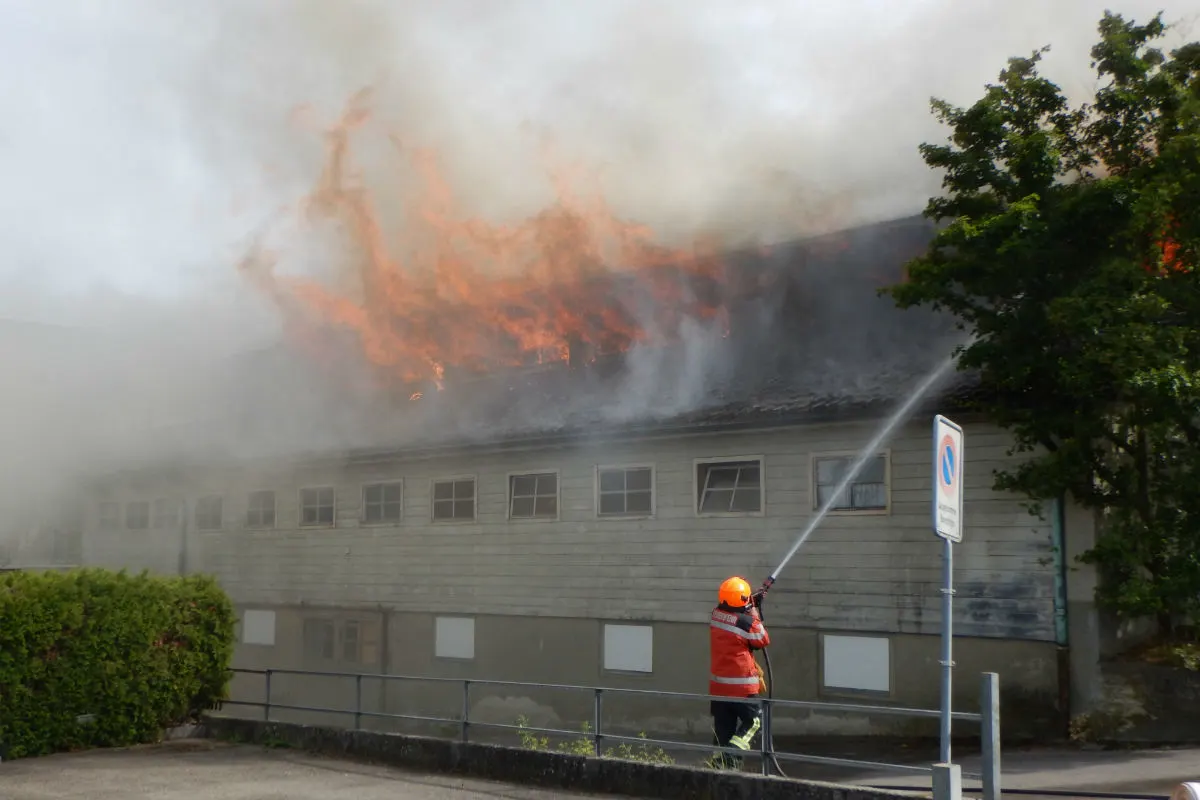 Güttingen TG - Jugendliche zünden Turnhalle an