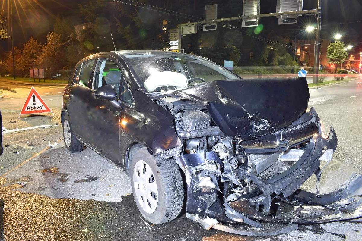 19'000 Franken Sachschaden in Kriens LU - Heftige Kollision zwischen zwei Personenwagen 