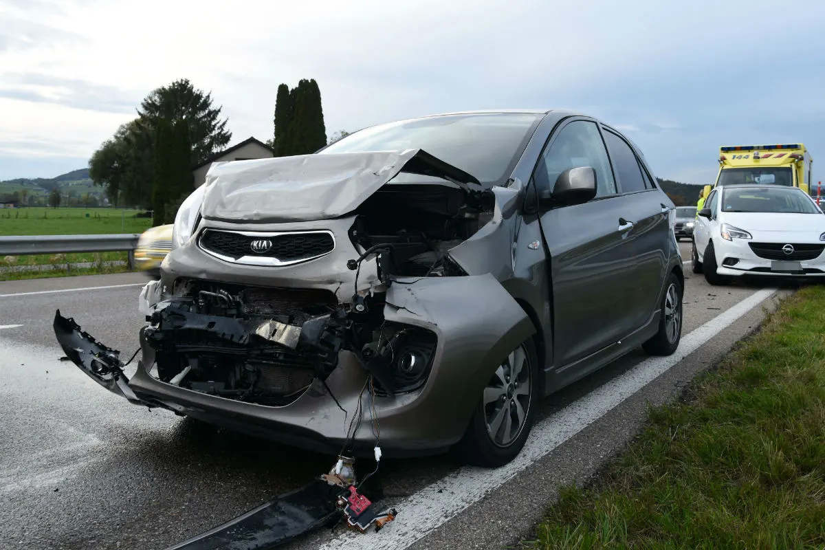Unfall Benken SG -  Auffahrkollision auf der Autobahn A53