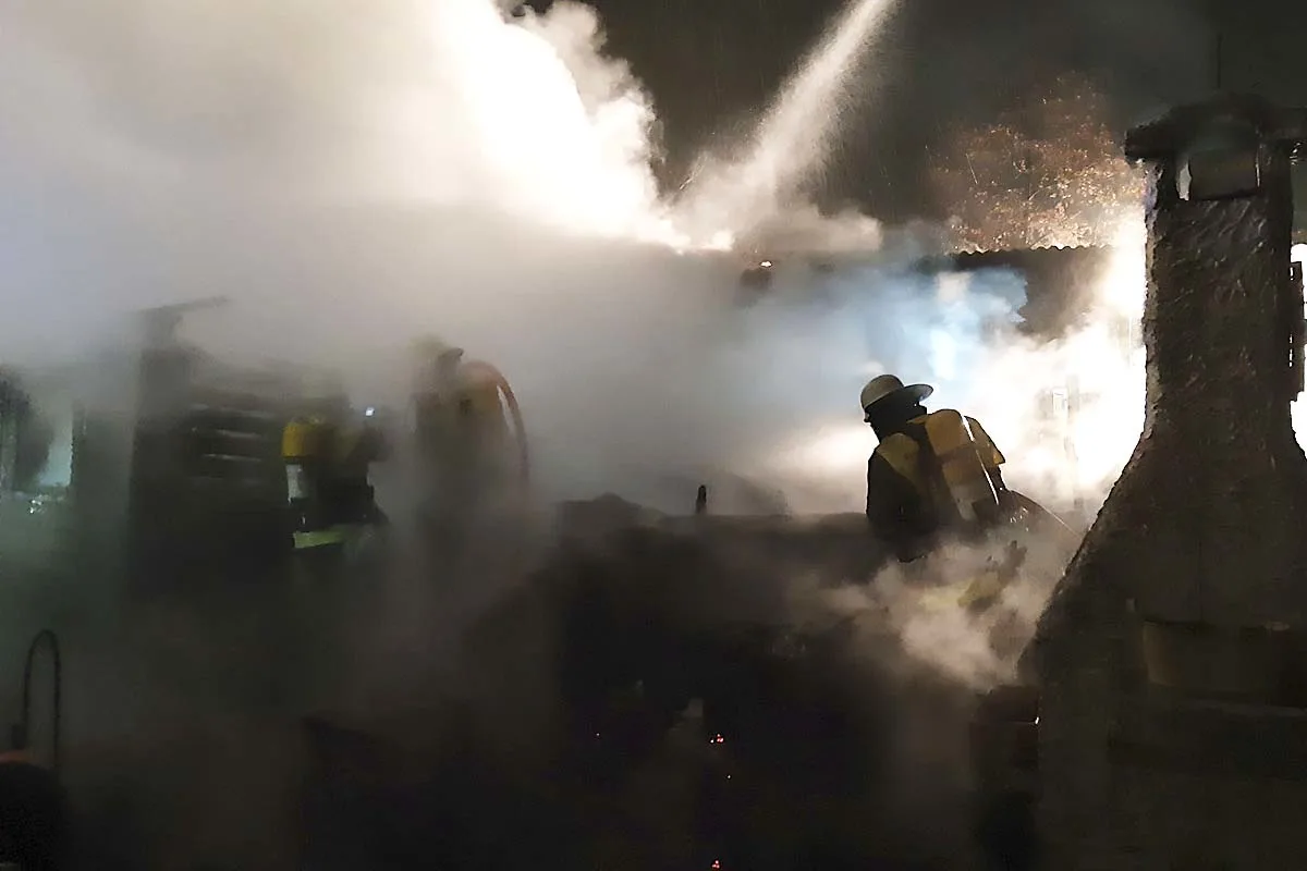 Feuerwehreinsatz in München - Zwei Schwerverletzte bei Feuer in Kleingartenanlage