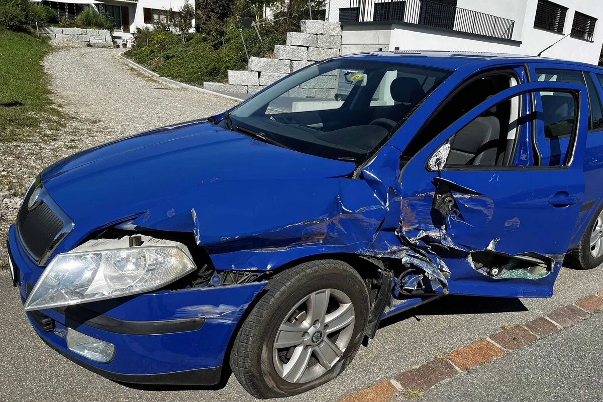 Roggliswil LU - Traktor mit Auto kollidiert 