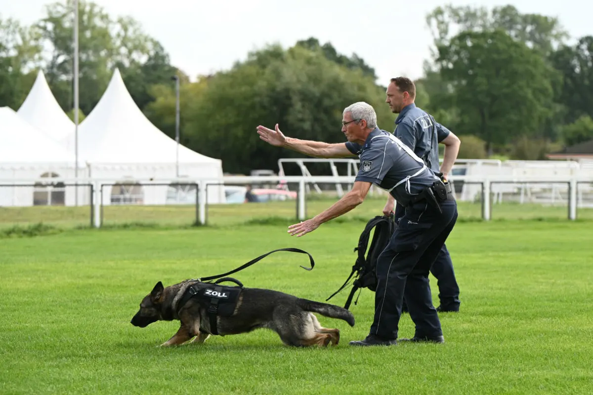 Hamburg - Zollhund "Prinz" gewinnt Zollhundemeisterschaft