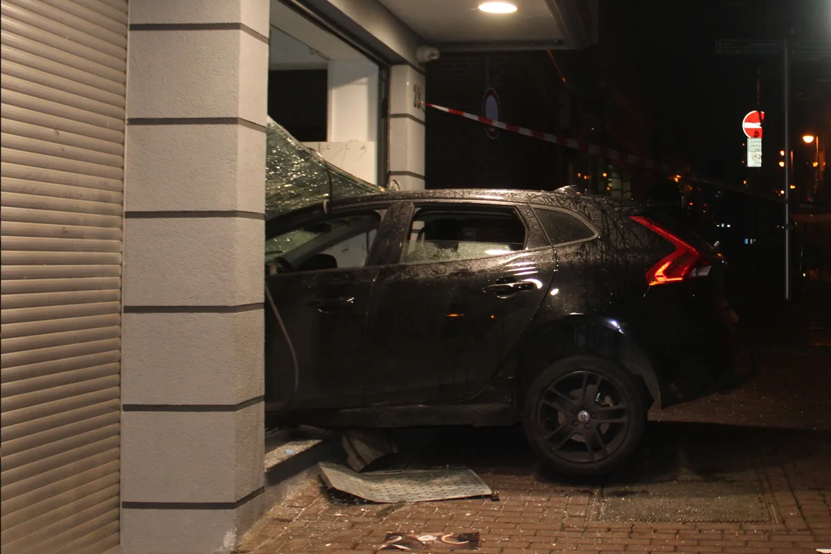 Kleve – Einbruch mit Volvo in Juweliergeschäft