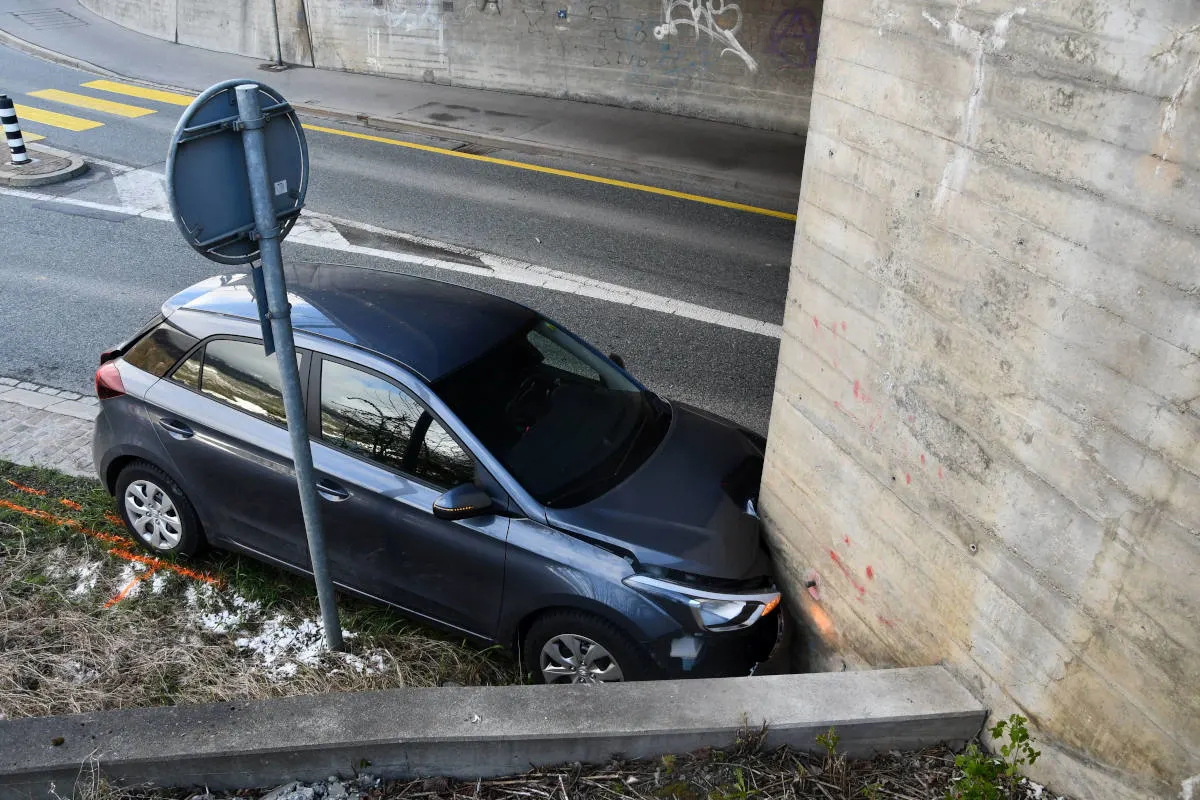 Chur GR – Totalschaden nach Kollision mit einer Mauer