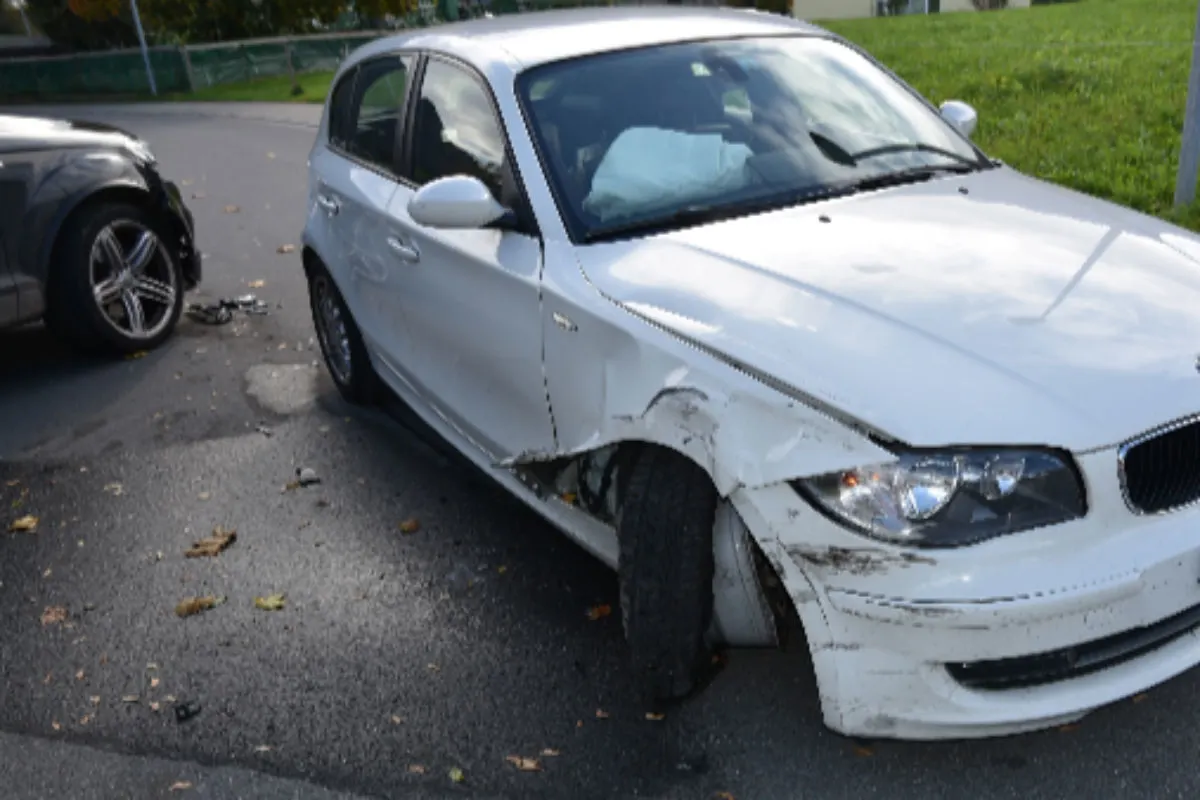 Unfall Mauren FL - Vortritt missachtet, Audi und BMW kolllidieren