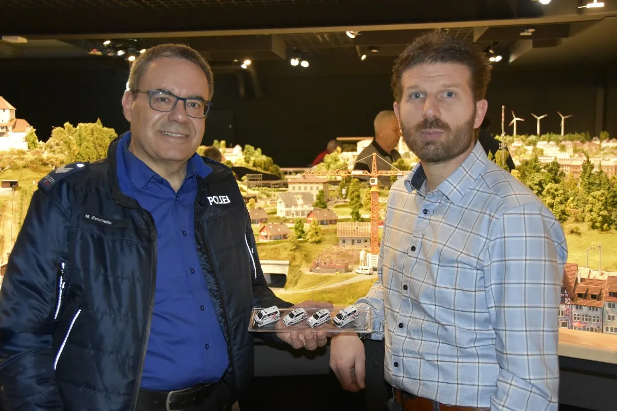 Schaffhausen - Übergabe von vier Modelpolizeiautos