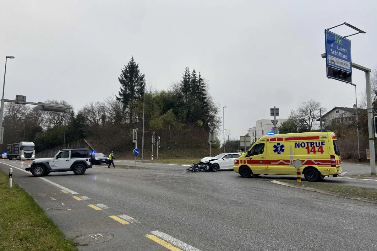 Heftige Kollision in Aarau AG - Die 22-jährige Unfallverursacherin musste den Führerschein an Ort und Stelle abgeben