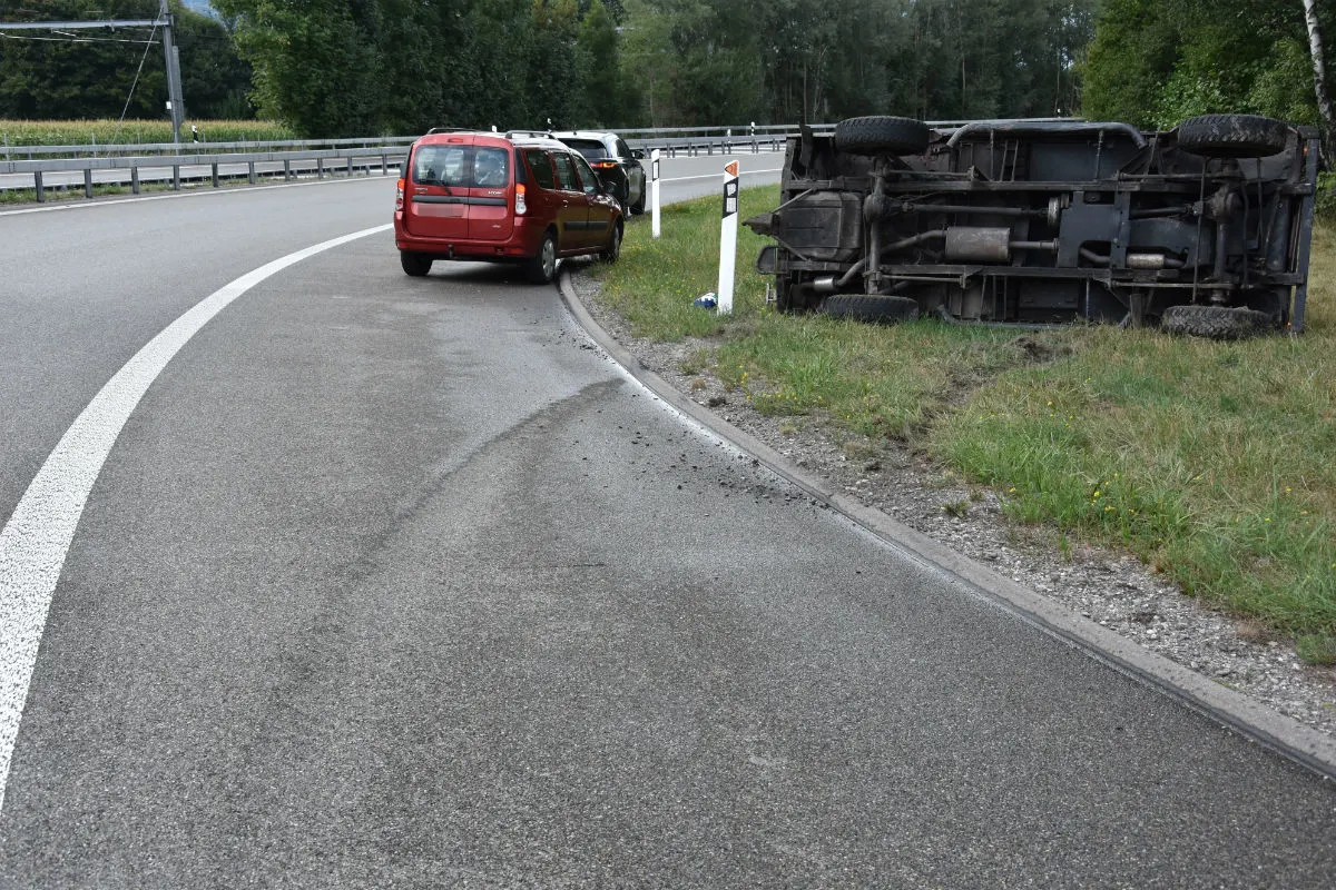 Mels SG - Auf Autobahn verunfallt