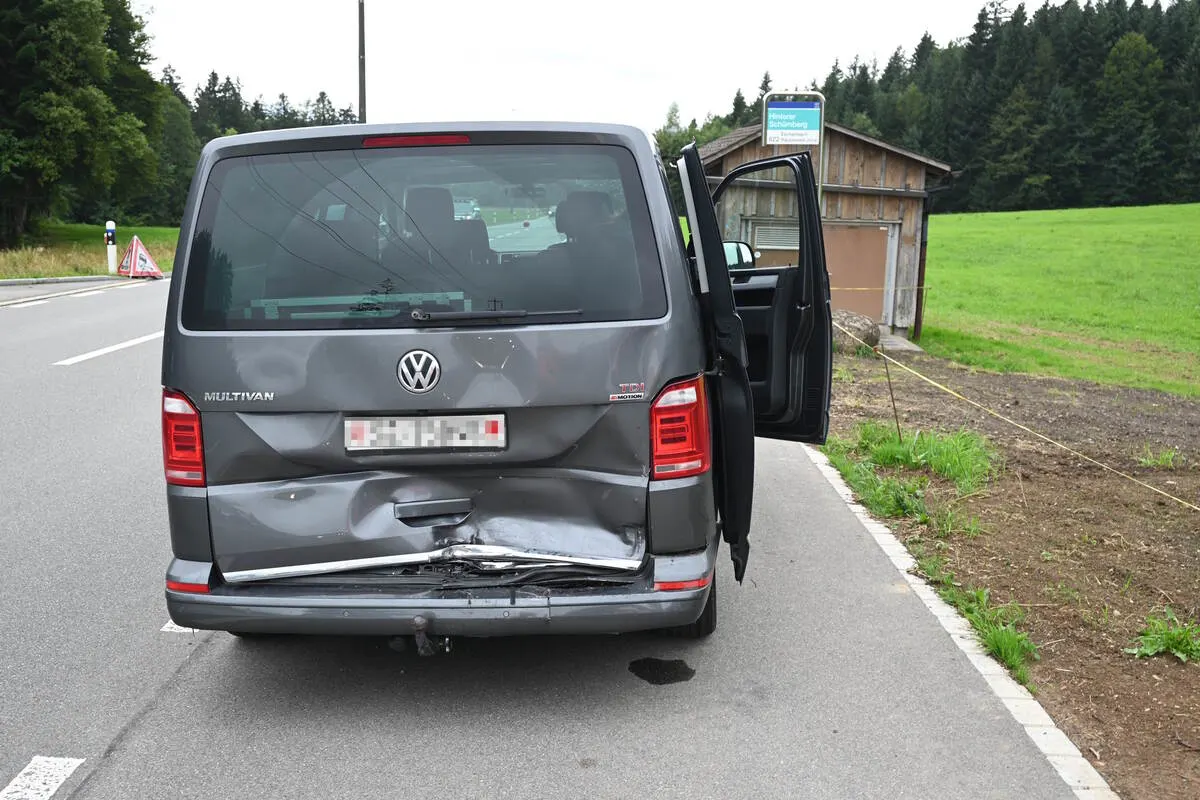 Ricken SG - Auffahrkollision zwischen zwei Autos - ein Lenker fahrunfähig