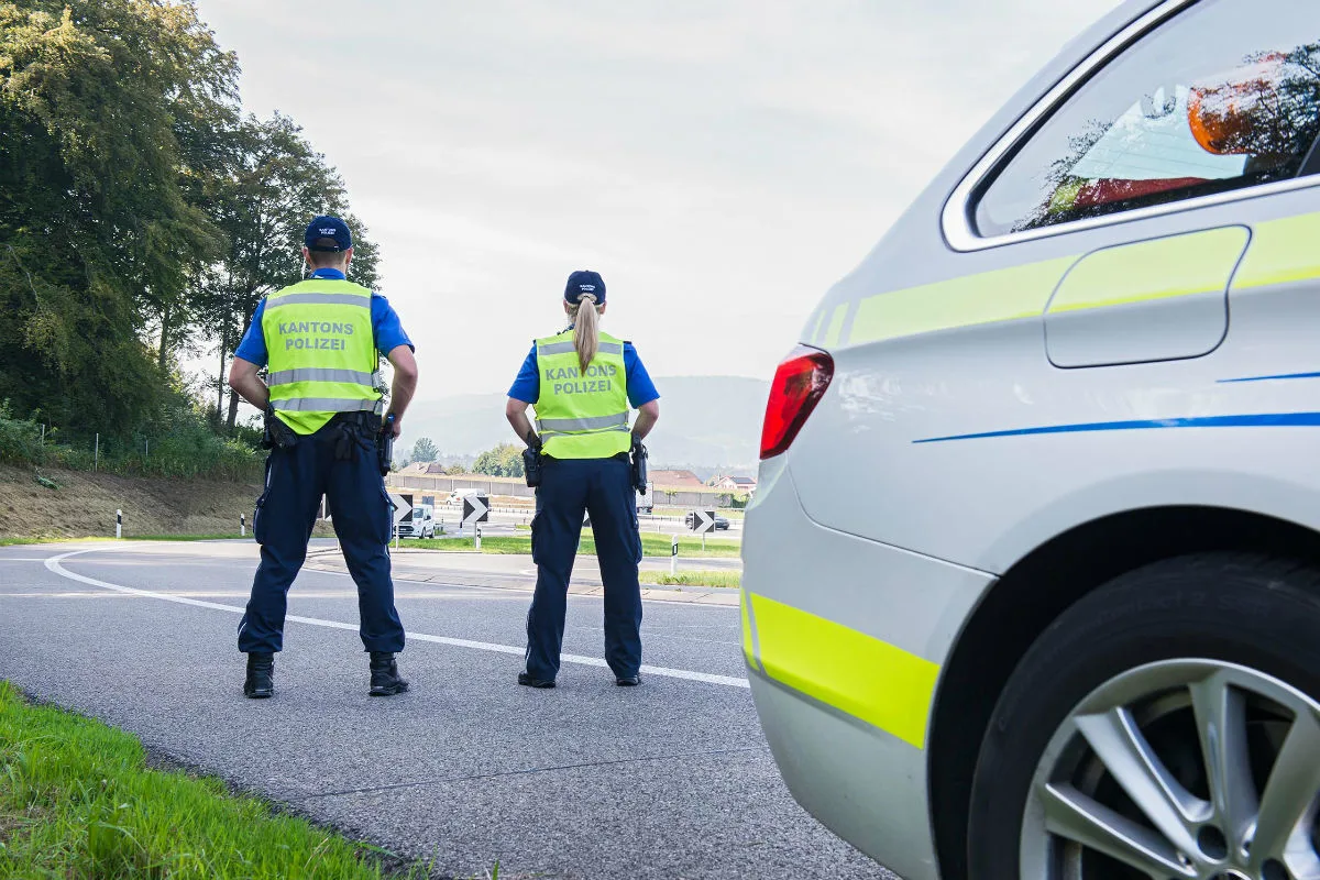 Mägenwil AG - Fahrzeugkonvoi behindert den Verkehr auf der A3/A1