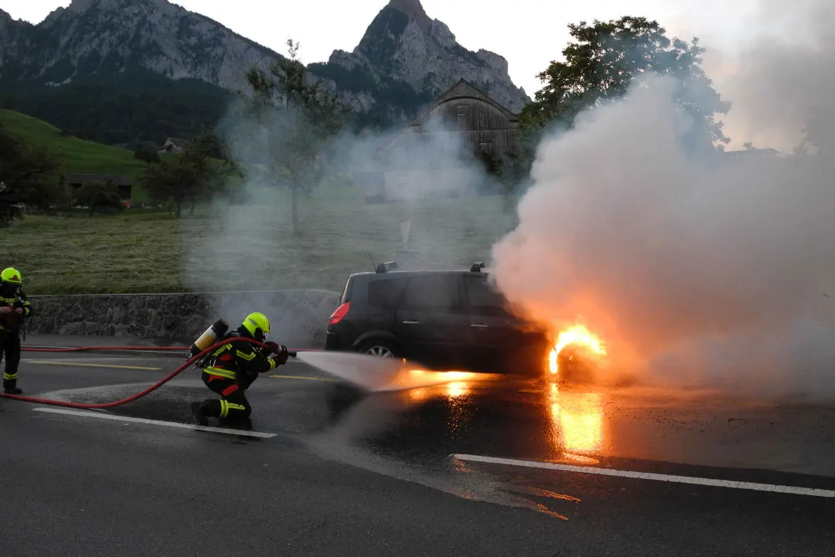 Schwyz SZ - Fahrzeugbrand