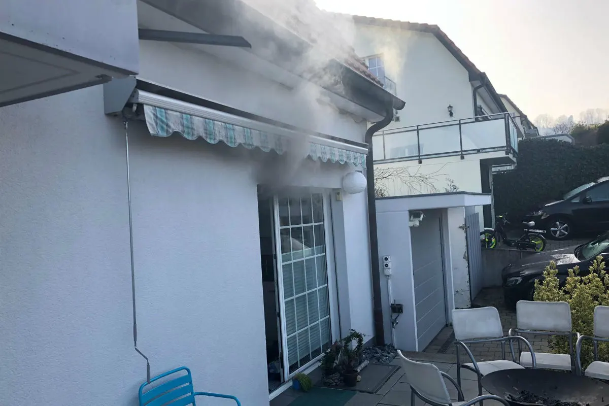 Pfeffingen BL - Brandfall in einer Küche erfordert Feuerwehreinsatz: niemand verletzt